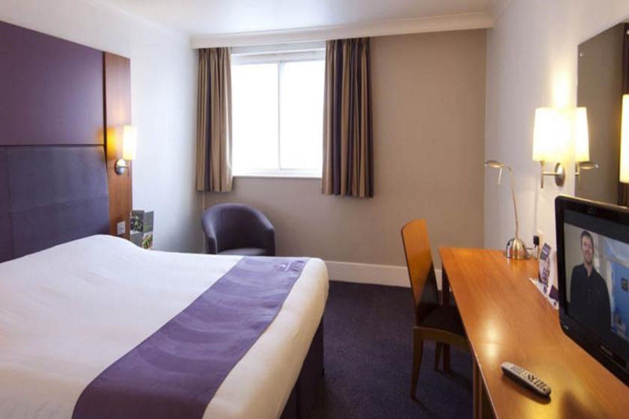 Premier Inn Bristol Filton エクステリア 写真