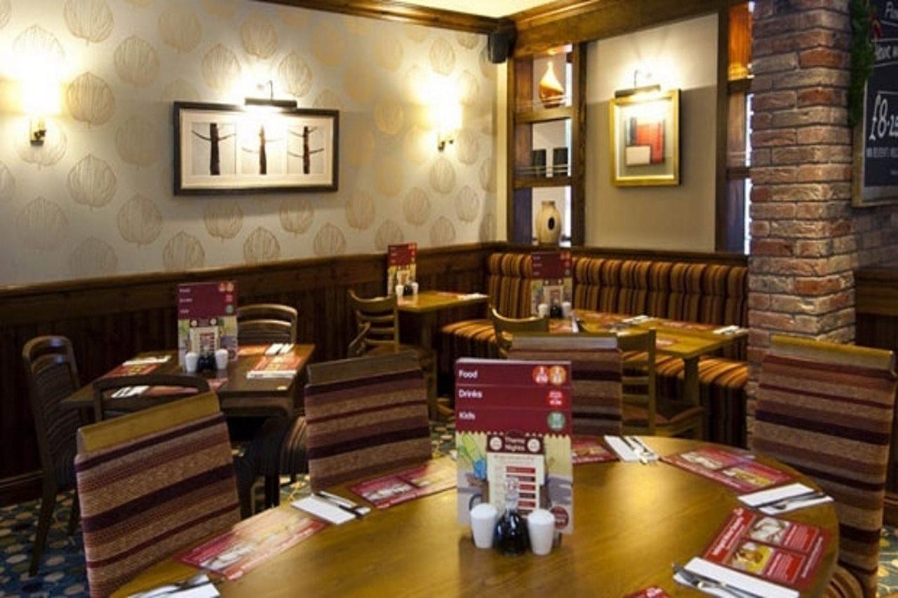 Premier Inn Bristol Filton エクステリア 写真