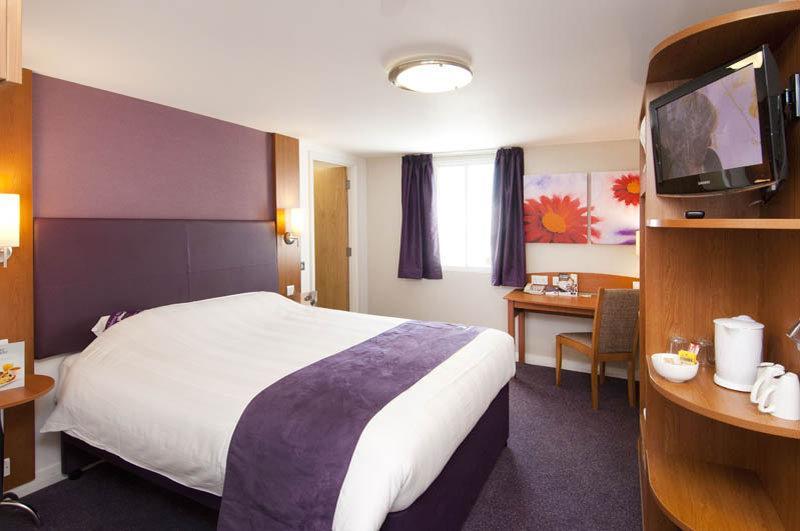 Premier Inn Bristol Filton エクステリア 写真