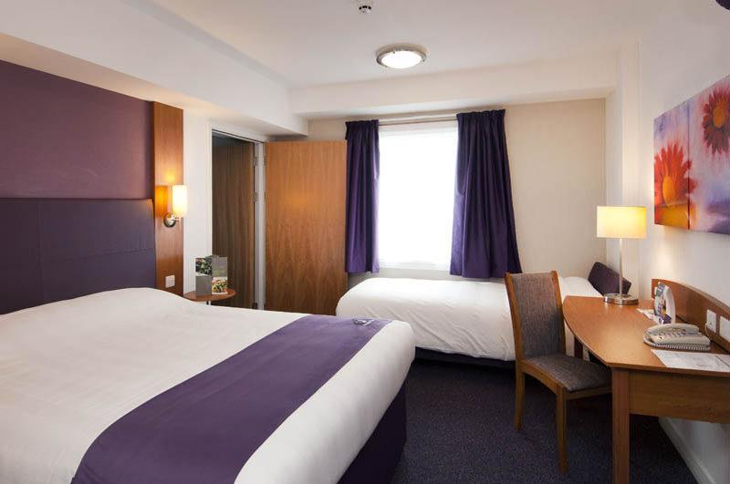 Premier Inn Bristol Filton エクステリア 写真