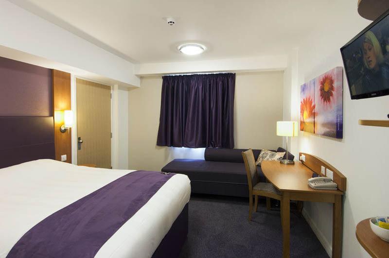 Premier Inn Bristol Filton エクステリア 写真